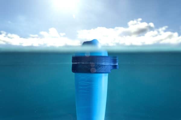 Blue-Connect-Piscine-blue-under-water-scaled Bojka analizator chemii basenowej Fluidra Blue Connect Plus