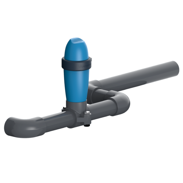 Blue.40 Fluidra Blue Connect Plus zamontowana na rurociągu za pomocą złącza Fit50