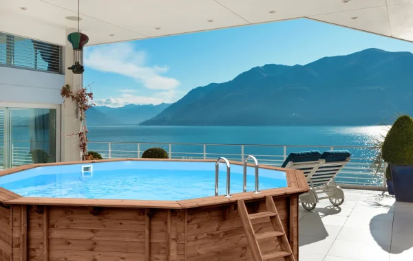 Abatec Exotic Sunset basen drewniany polskiego producenta na tarasie nad jeziorem