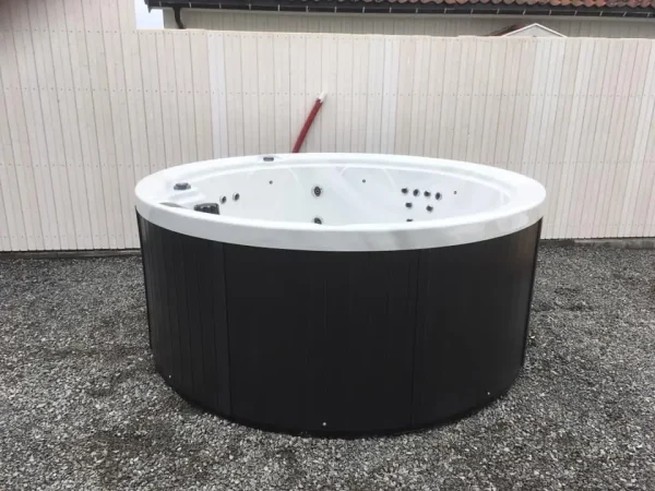 Svenska Bad Dallas okrągła wanna z hydromasażem zewnętrzna