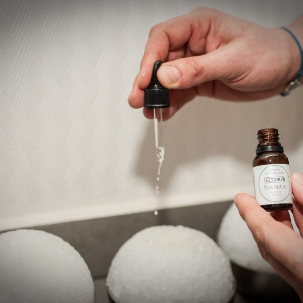 Naturalny olejek zapachowy do sauny 15 ml - Bassau - Świerk chiński - obrazek 4