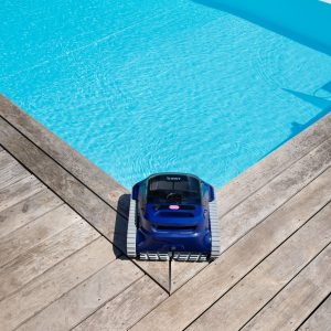 F1 Sonic Pro na rogu basenu